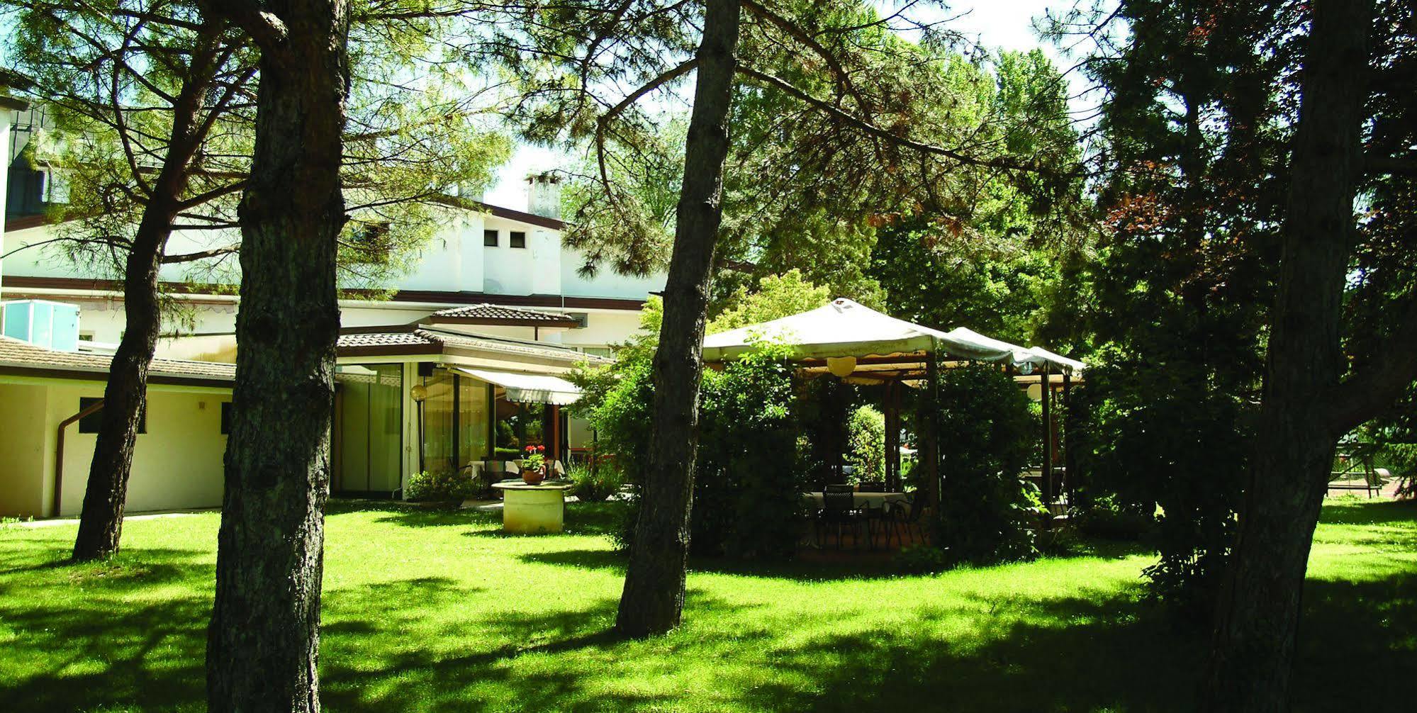 Locanda Alle Officine Buttrio Esterno foto