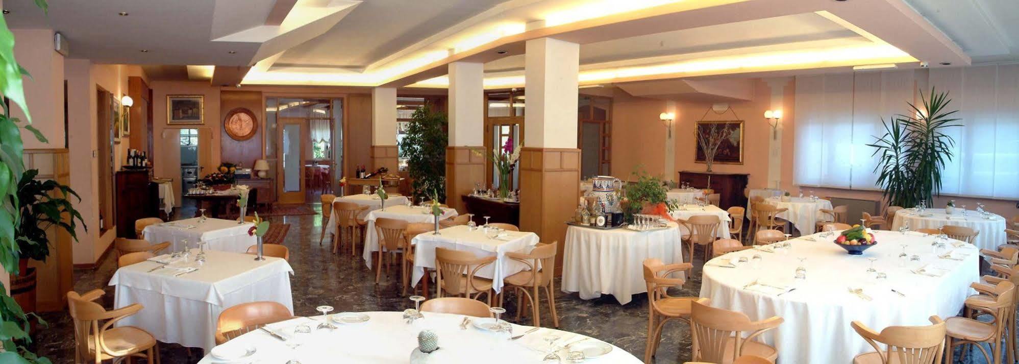 Locanda Alle Officine Buttrio Esterno foto