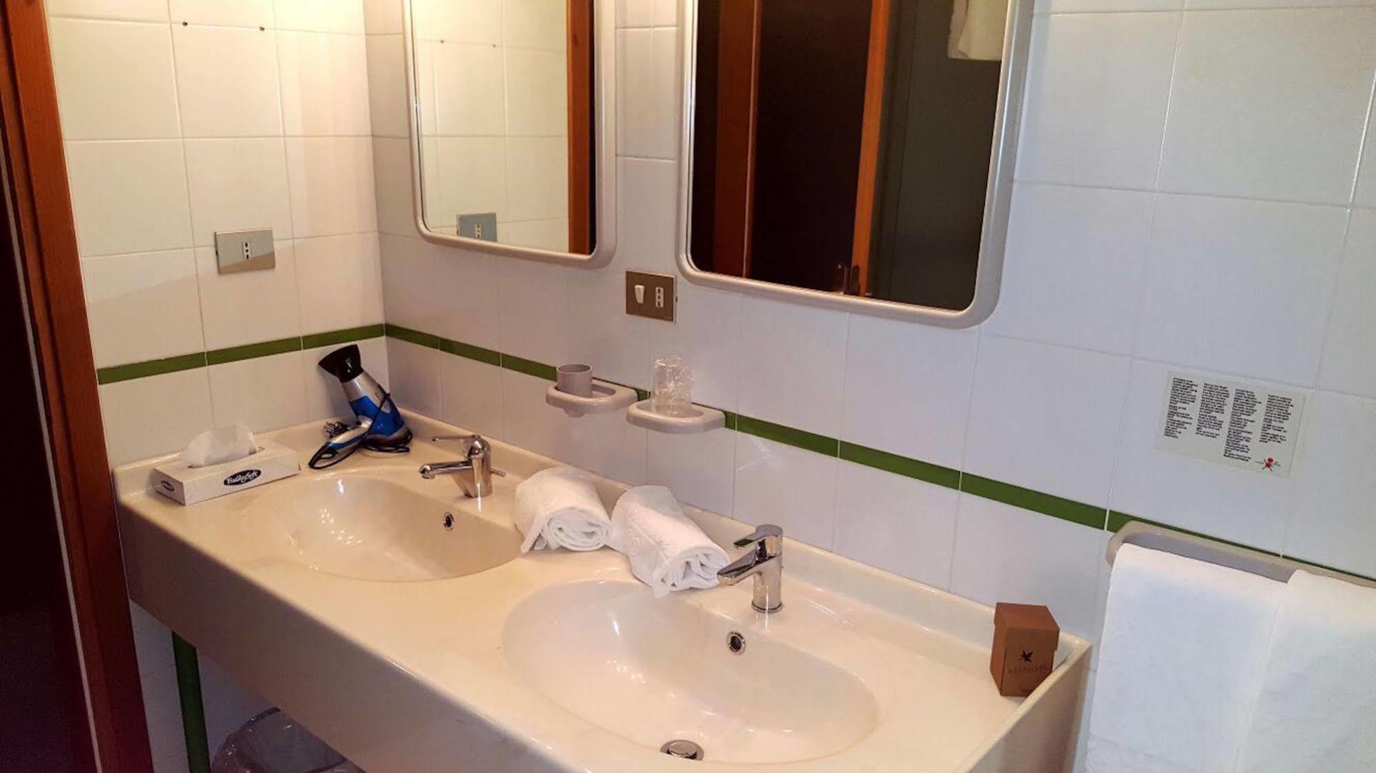 Locanda Alle Officine Buttrio Esterno foto