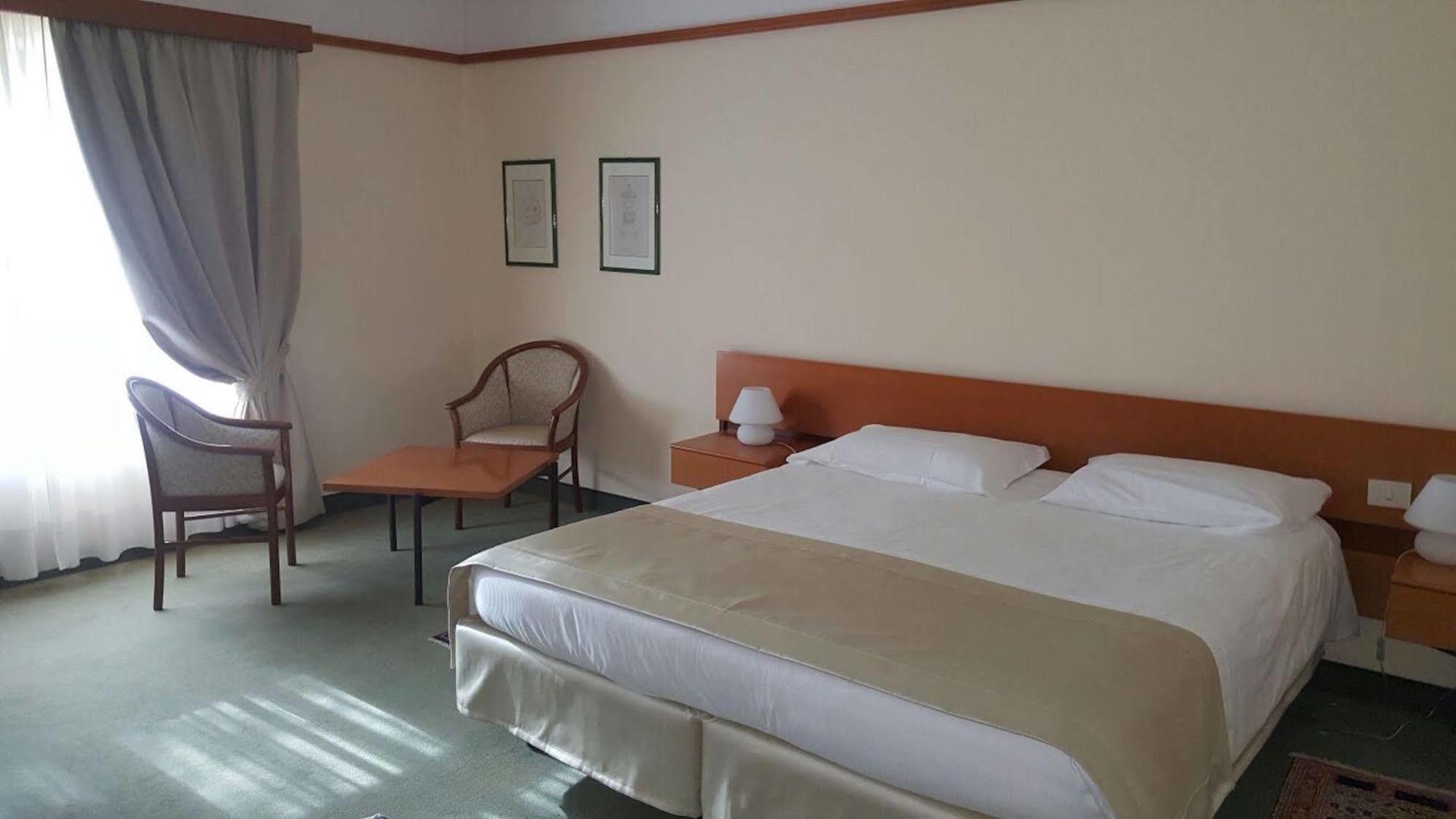 Locanda Alle Officine Buttrio Esterno foto