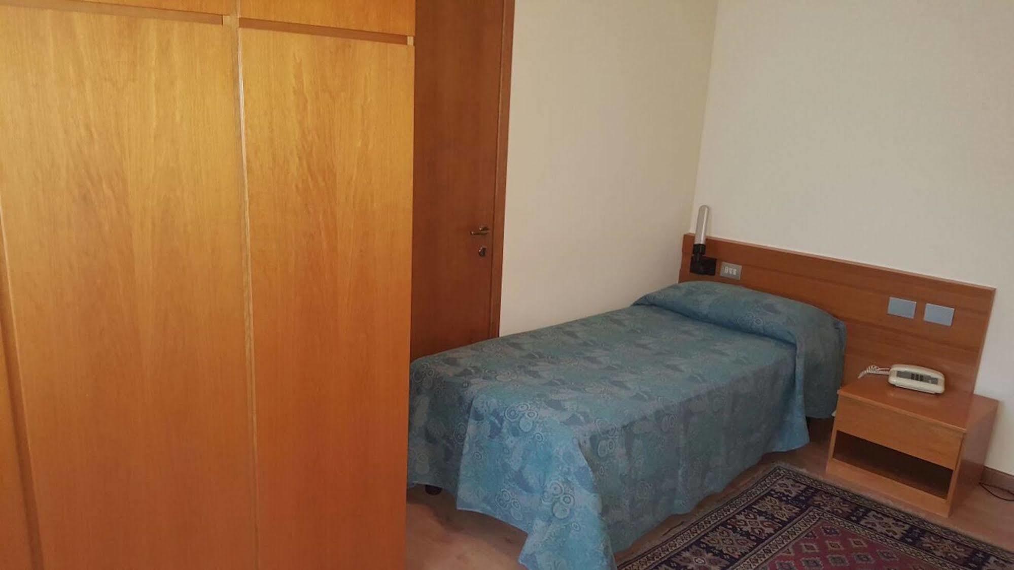 Locanda Alle Officine Buttrio Esterno foto